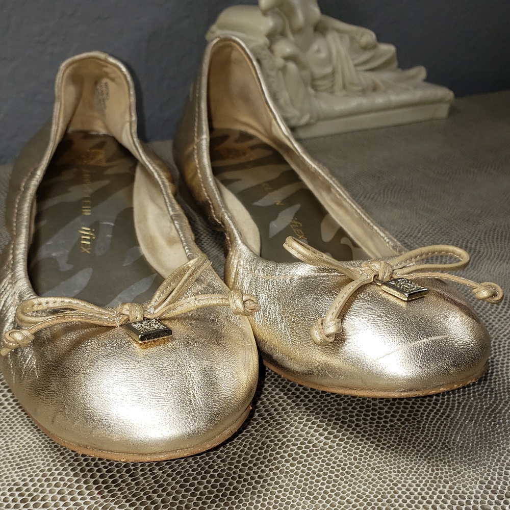 Gold leather flats size 6M Anne Klein - Picture 10 of 16